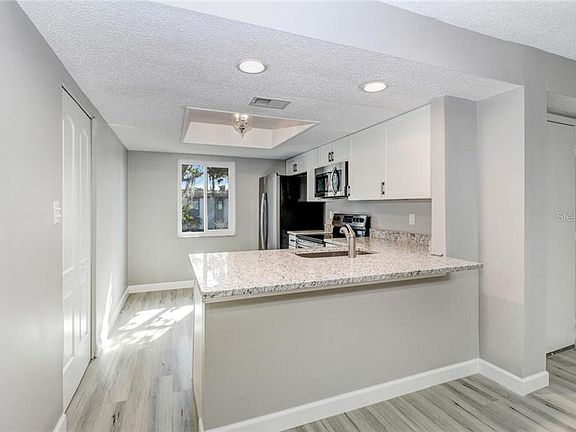 4th image of 110 Cypress Ln #10