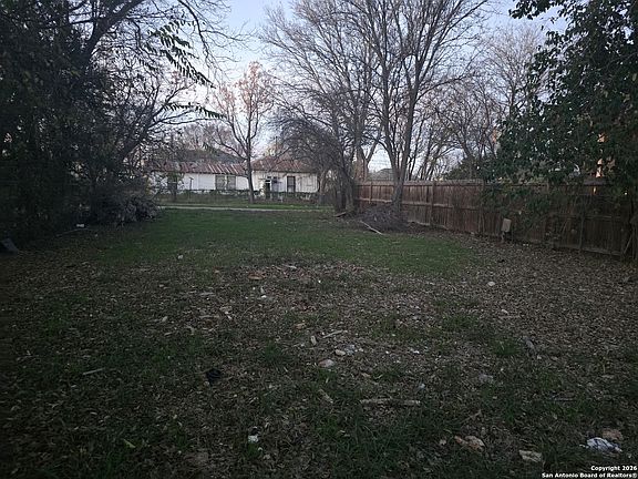 3rd image of 1327 Burleson LOT 7
