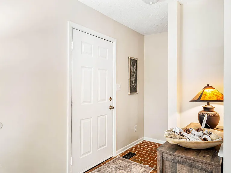 7 Twin Lakes Dr — Photo 4