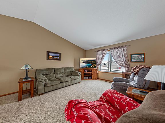 5th image of 5779 Excalibur Ct NW