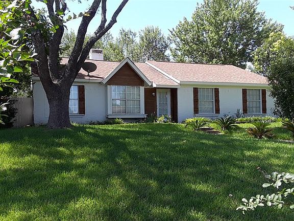 3rd image of 1308 Ross Ln