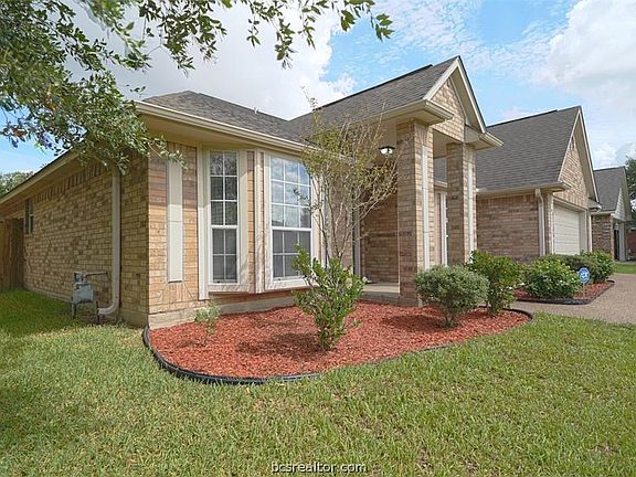 3rd image of 301 Regensburg Ln