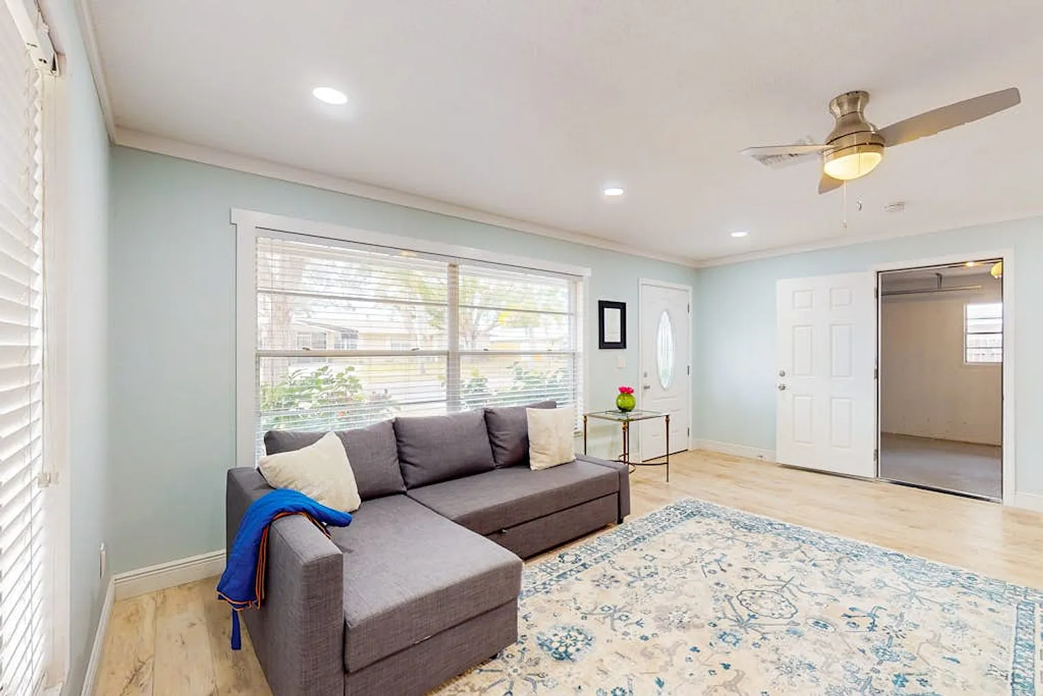 3 bed, 2.0 bath, 1582 sqft, $3,402 — Photo 2