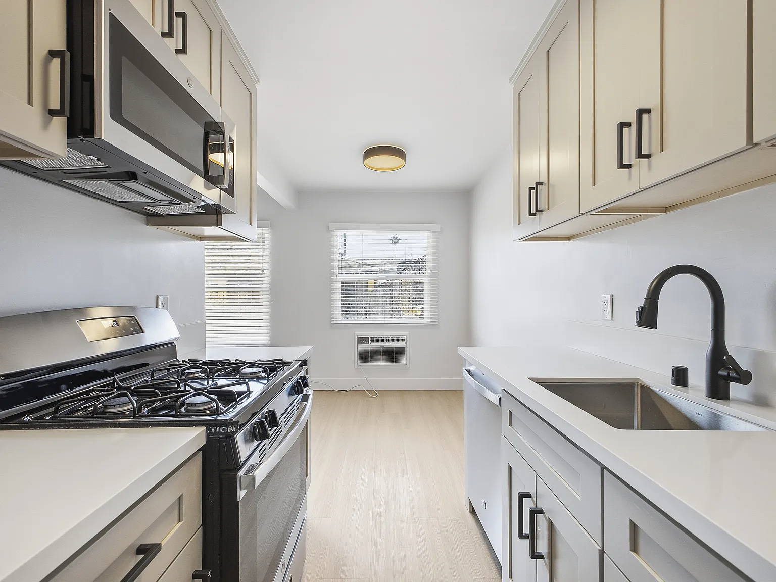 1 bed, 600 sqft, $2,110 — Photo 1