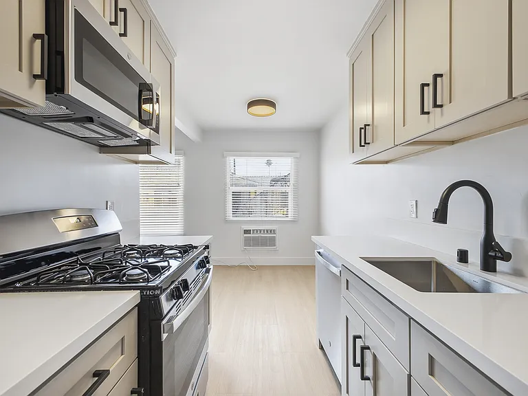 6416 S Victoria Ave #2A — Photo 1