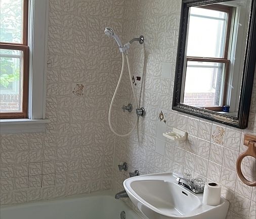 5th image of 3514 Girard Ave N