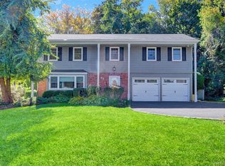 82 Barry Ln, Syosset, NY 11791