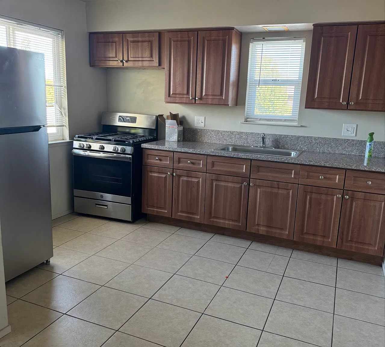 2 bed, 950 sqft, $1,800 — Photo 1