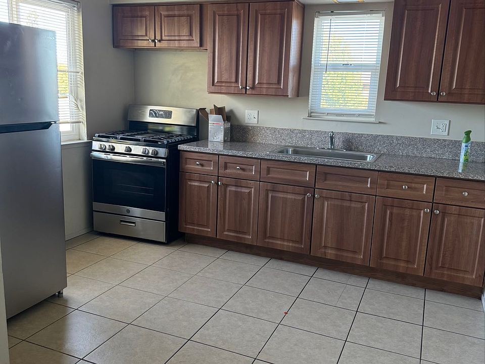 1st image of 2412 Yreka Ave APT C
