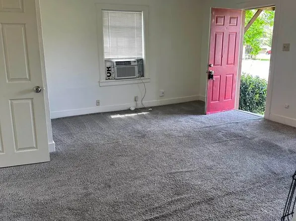 110 Pine St, Port Allen, LA 70767