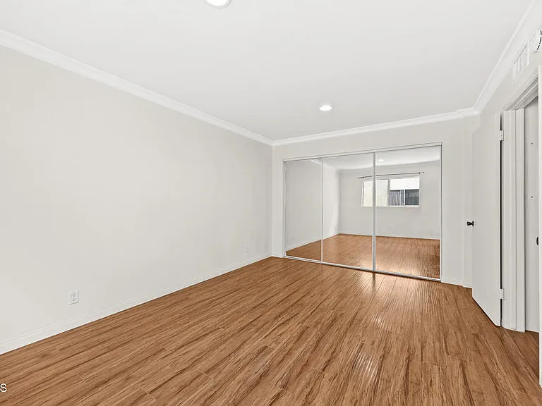 1339 N Columbus Ave #204 — Photo 20