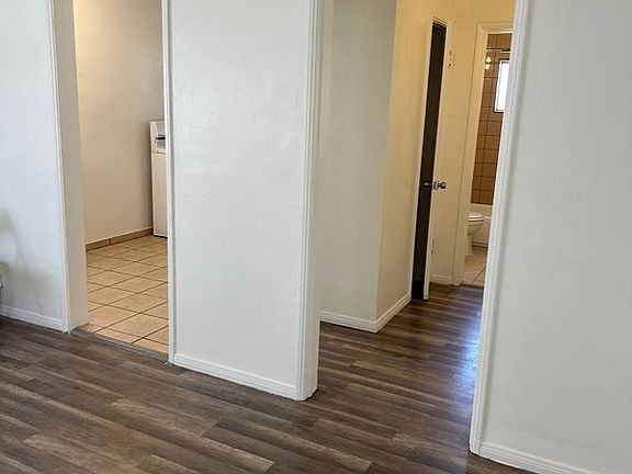 4th image of 934 1/2 W 71st St