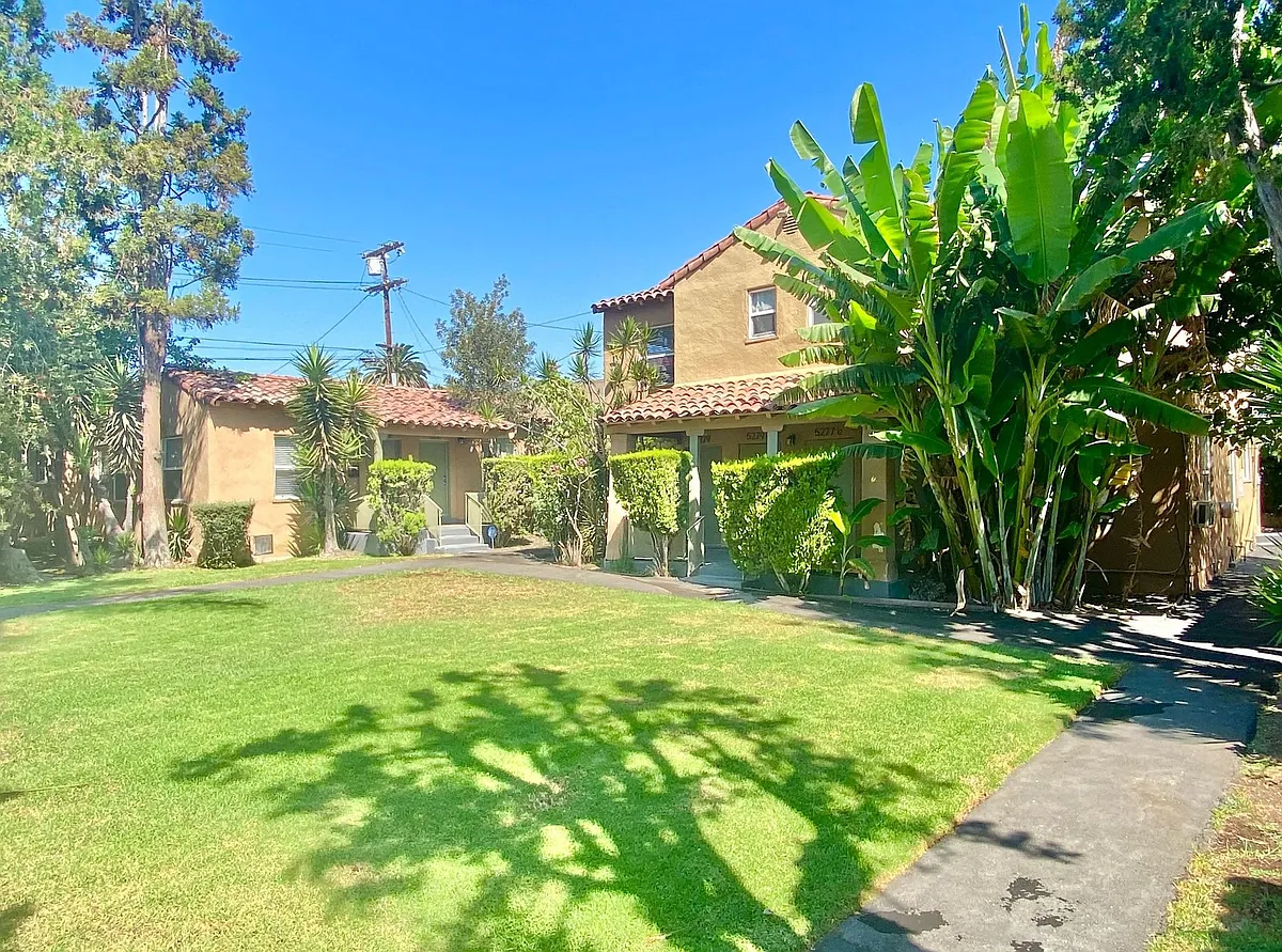 Building Photo - 5225 De Longpre Ave