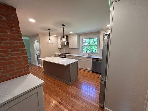 5th image of 134 N Common Rd