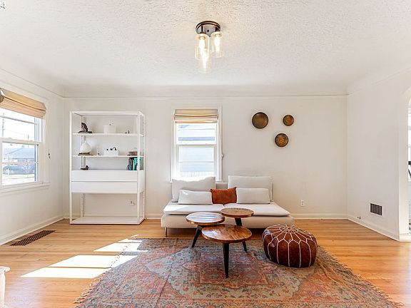 5th image of 2704 Grant St