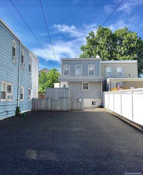 2nd image of 323 Warren St