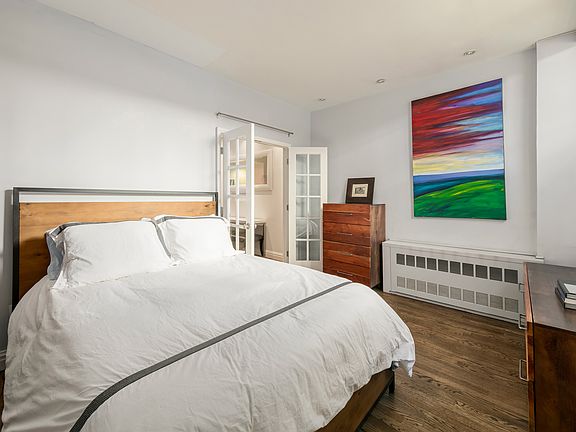 4th image of 184 Thompson St APT Mf