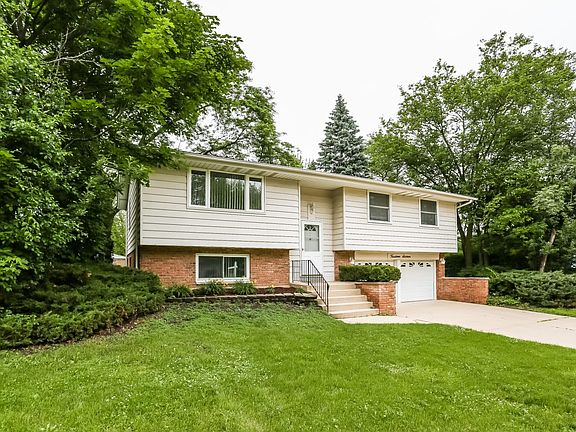 3rd image of 1416 Arlington Ln