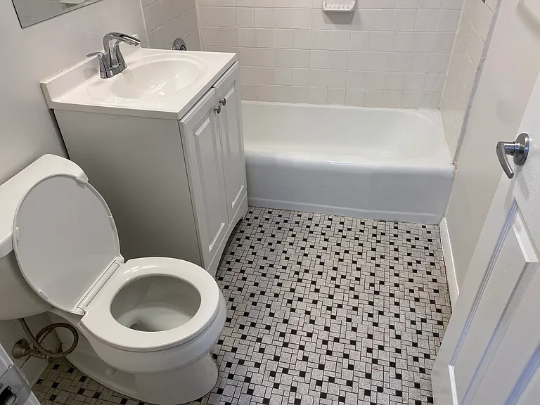 15 Lionel Ave — Photo 12