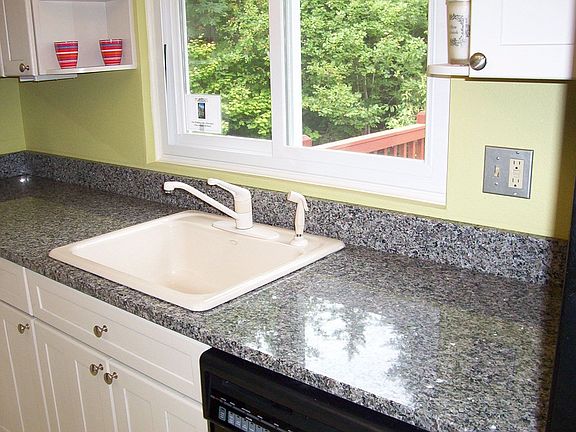 New granite in eat-in kitchen