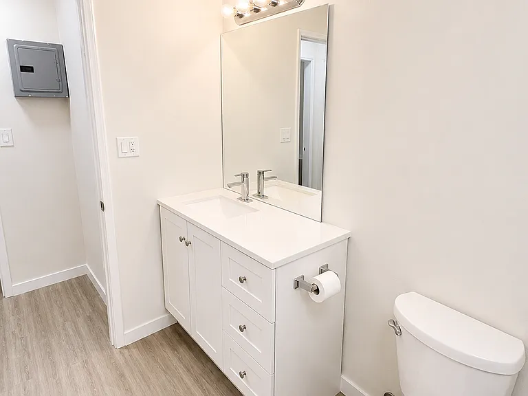 534 N Hayworth Ave #104 — Photo 11