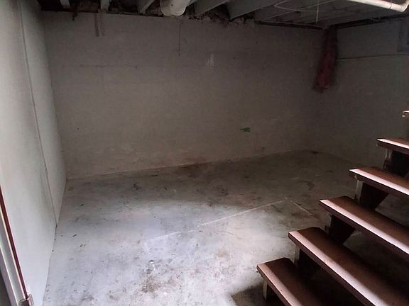 5th image of 1749 N College St