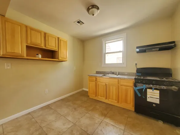 794 S 13th St Floor 3, Newark, NJ 07108