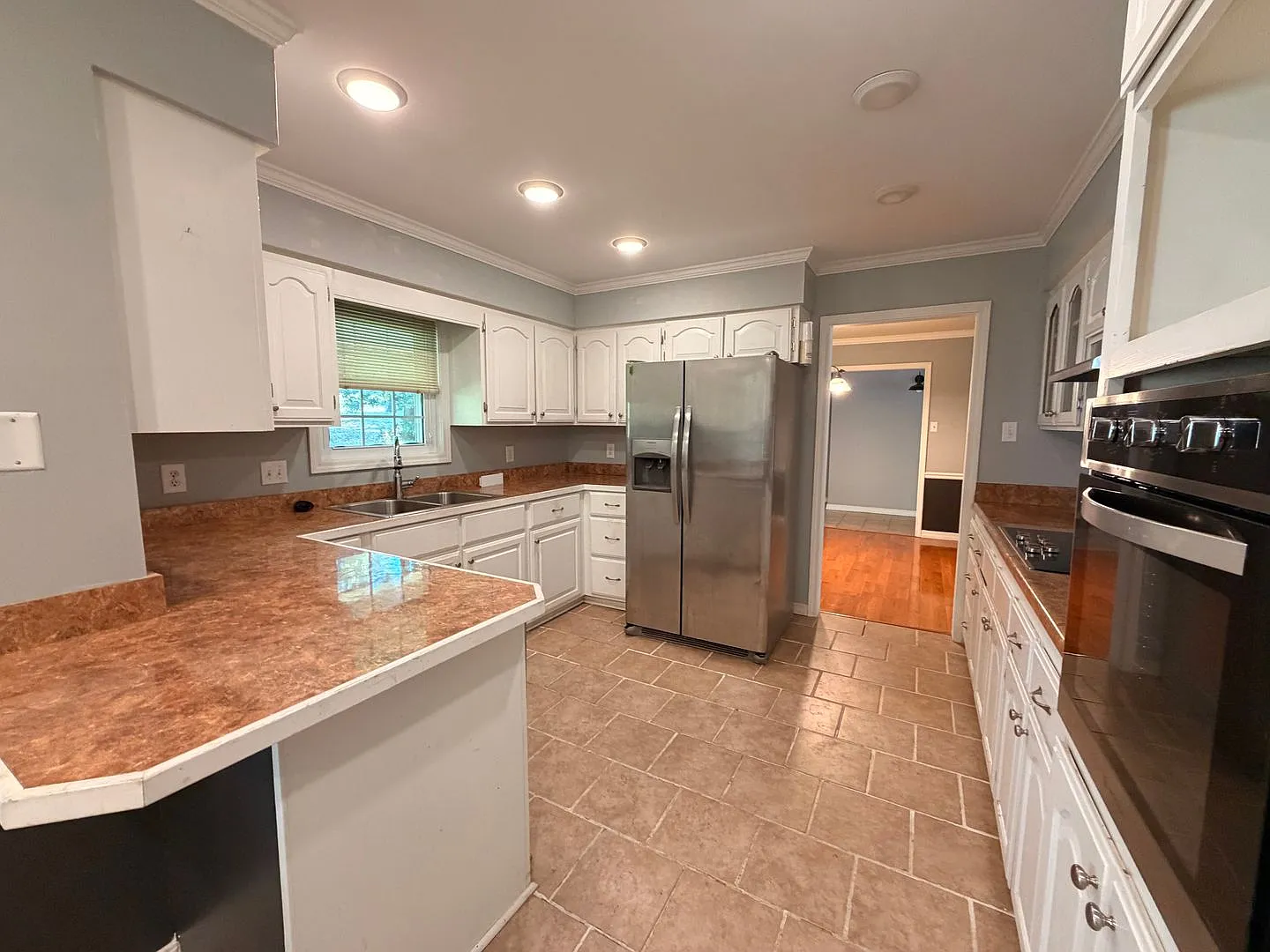 Discover this well-maintained 3-bedroom, 2-bath home in Russellville, AR — Photo 3