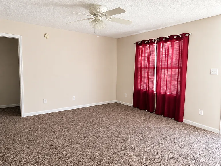 1202 Harris St — Photo 3