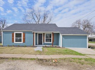 400 S Houston St, Wolfe City, TX 75496