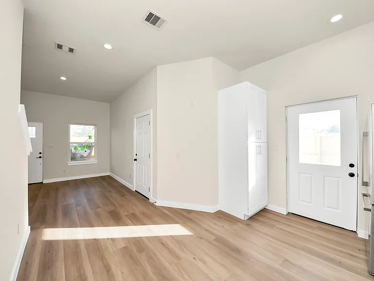 8025 Peachtree St #D — Photo 11