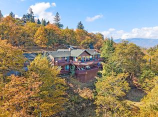 2070 Skyview Dr, Medford, OR 97501