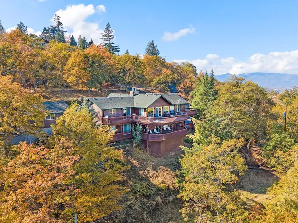 2070 Skyview Dr, Medford, OR 97501