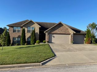 856 E Beechwood Rd, Nixa, MO 65714