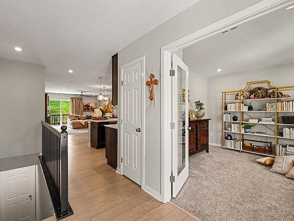 4th image of 6821 Green Isle Ln