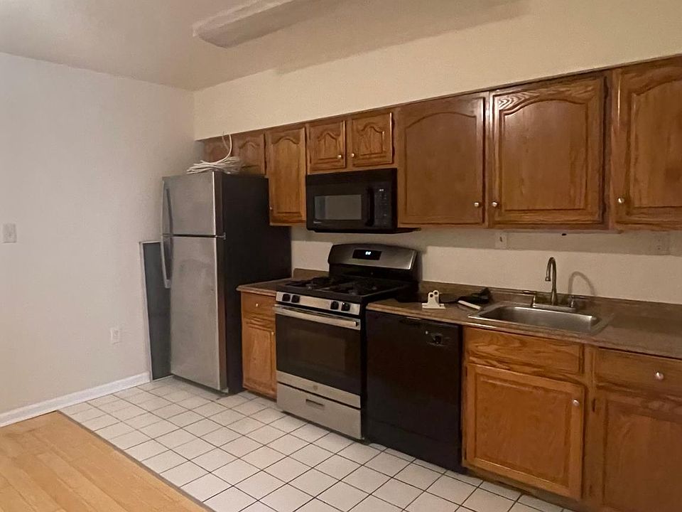 1st image of 1027 Bainbridge St #B