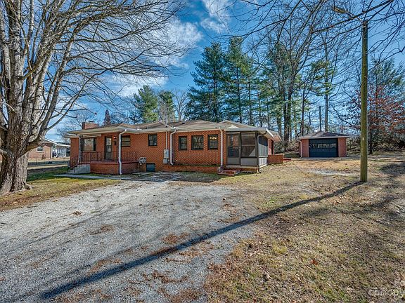 5th image of 105 Allgood Dr