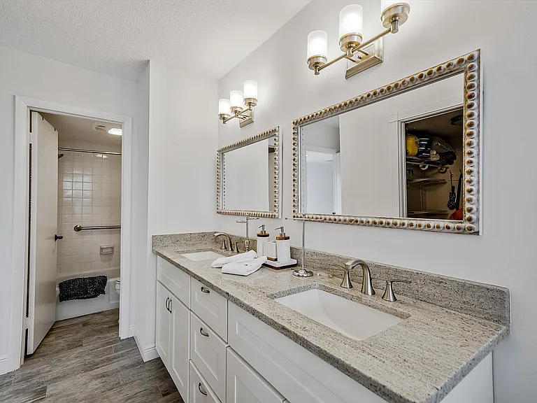 225 Beach Rd #205 — Photo 26