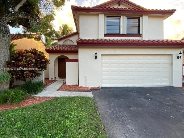 18120 NW 63rd Ct, Hialeah, FL 33015