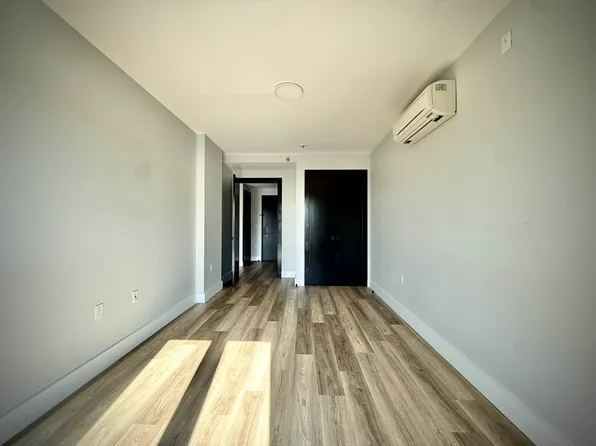 1111 Foster Avenue image 11 of 21