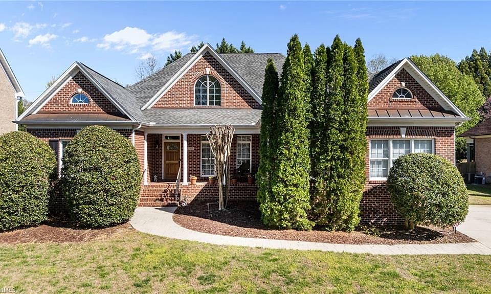 1st image of 2403 N Beech Ln