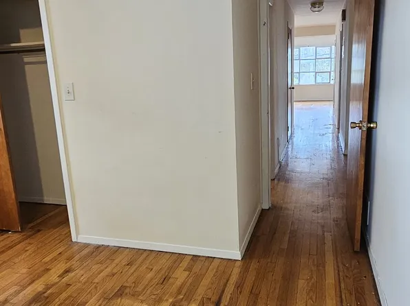 502 Avenue East image 17 of 28