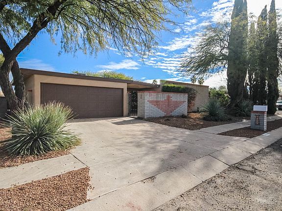 2nd image of 1800 N Heatherbrae Ave