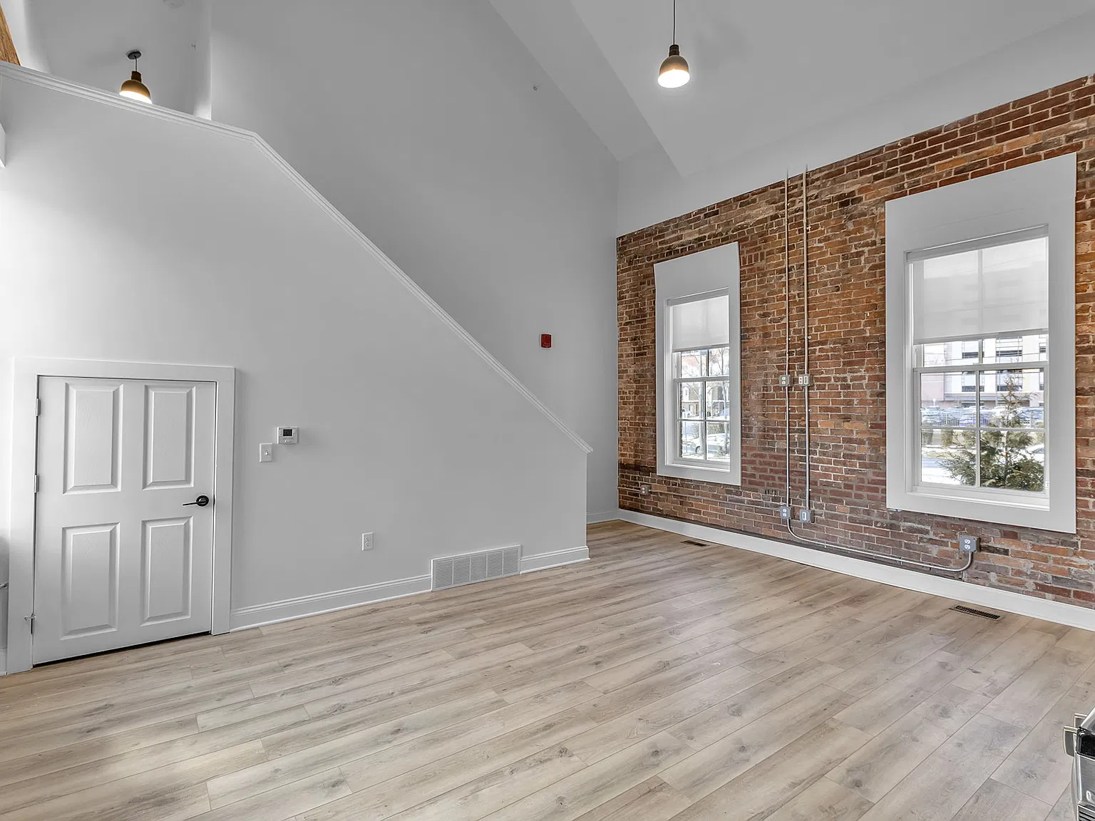 2 bed, 1.5 bath, 754 sqft, $2,100 — Photo 3