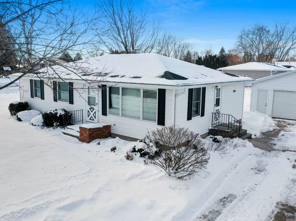 1005 Cardinal Ln, Green Bay, WI 54313