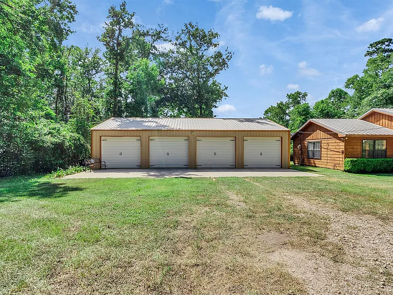 18085 Lake Dr E — Photo 5