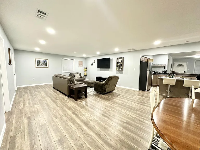 1514 S McLean Blvd — Photo 13
