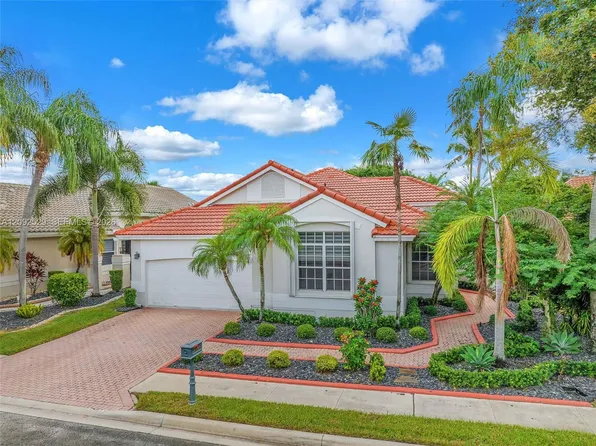 1545 Lacosta Dr W, Pembroke Pines, FL 33027