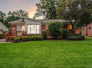 32157 Leelane Rd, Farmington, MI 48336