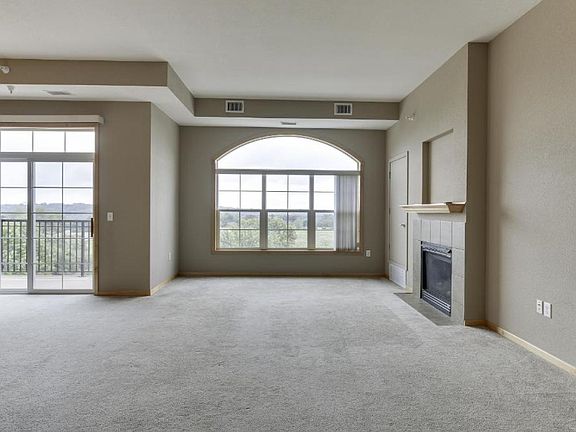 4th image of 1800 Graham Ave Unit 424
